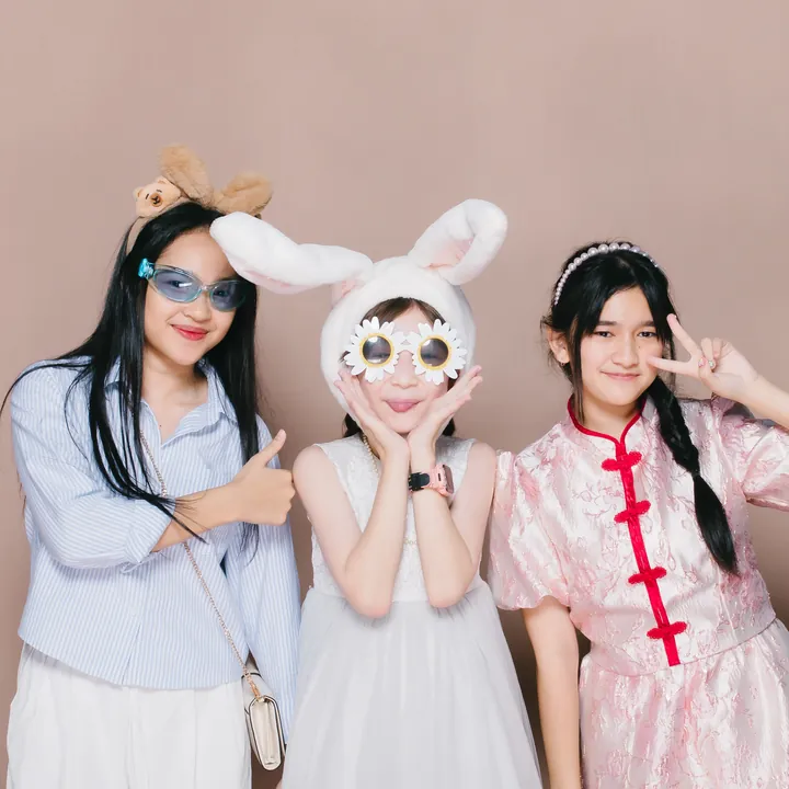 สาวๆ ใส่พร็อพน่ารัก