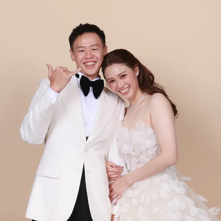 บ่าวสาวชุดขาว