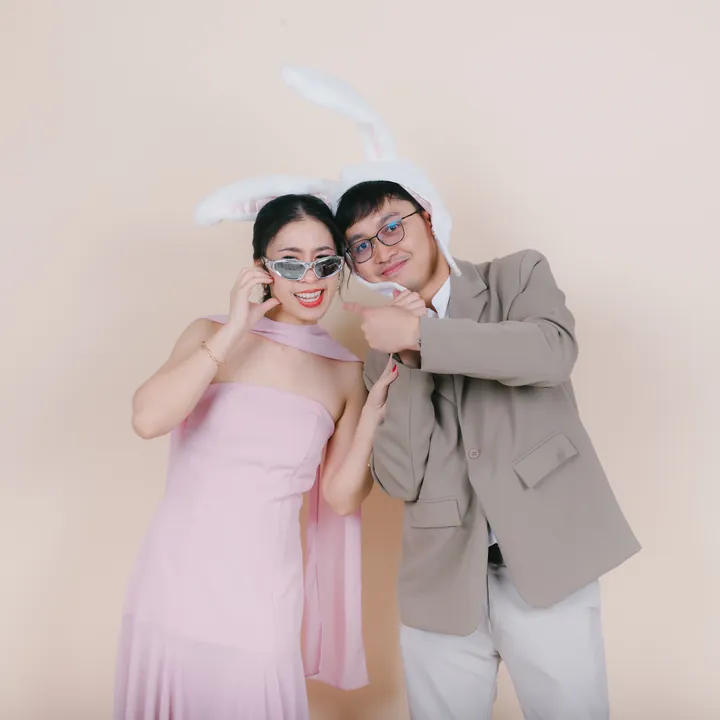 คู่รักใส่หูกระต่าย