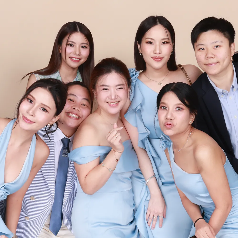 เพื่อนเจ้าสาวชุดฟ้าถ่ายรูปรวม